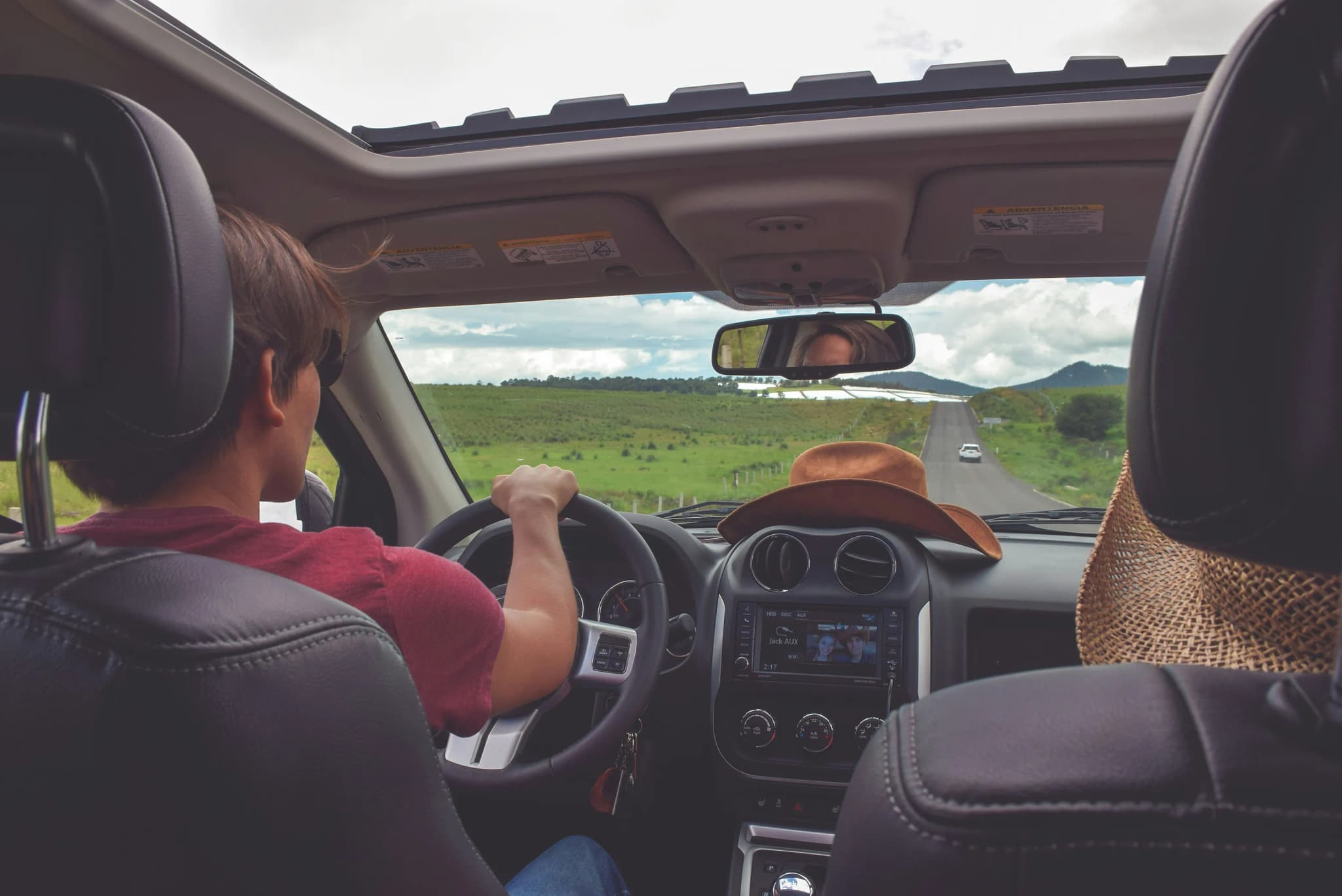 Professional driving instructor teaching student in Queens - Hawaii Driving School